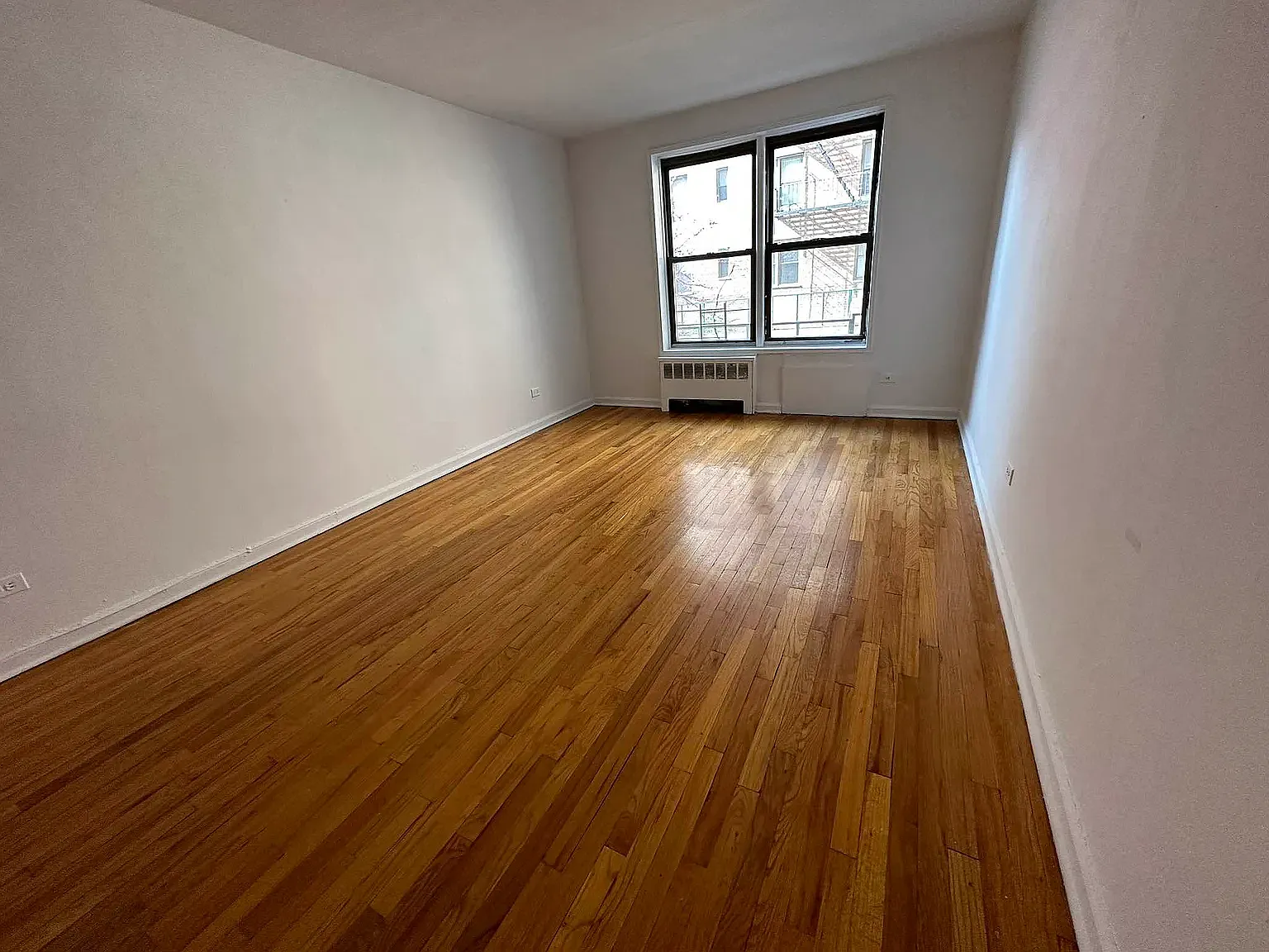 6645 Broadway — Photo 3