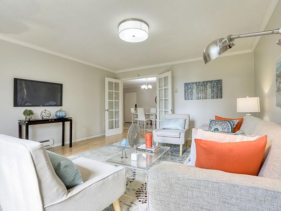 4th image of 1031 Crestview Dr APT 318