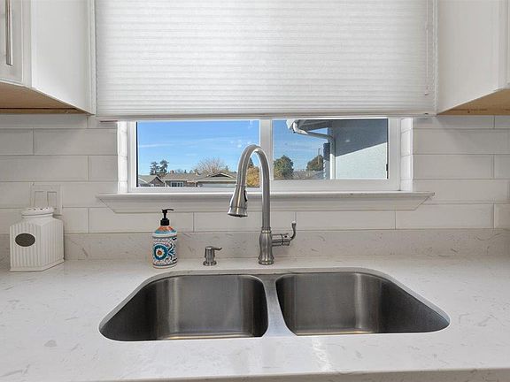 2nd image of 3330 Mount Logan Dr