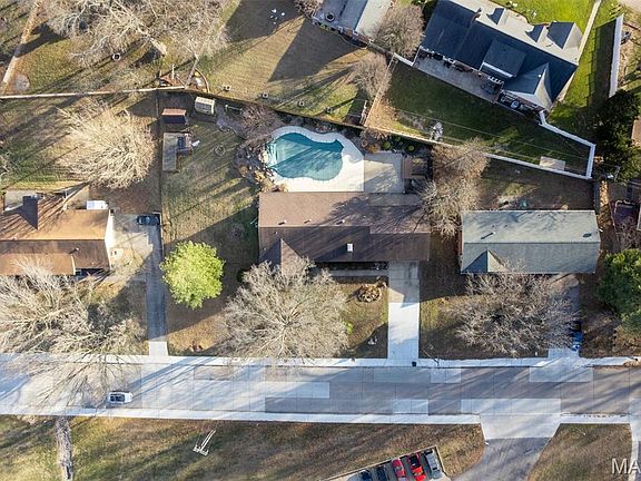 4th image of 2449 Janet Dr
