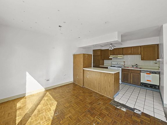 4th image of 1040 Ontario St #2N