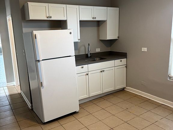 2nd image of 707 E 92nd Pl