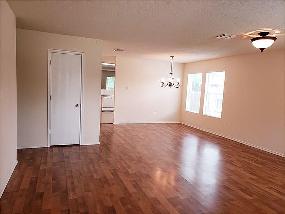 2nd image of 2524 Avalon Creek Way
