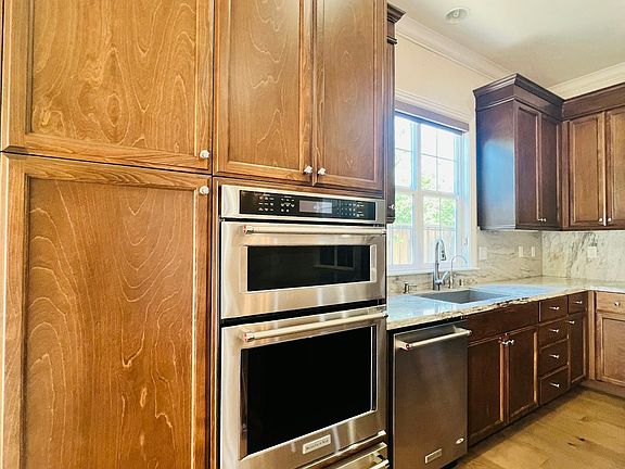 4th image of 3024 Sonsilla Ln