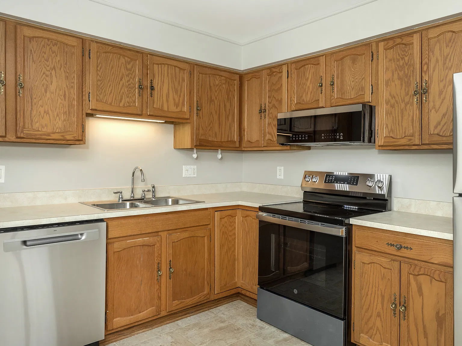 2 bed, 1.5 bath, 898 sqft, $1,500 — Photo 3