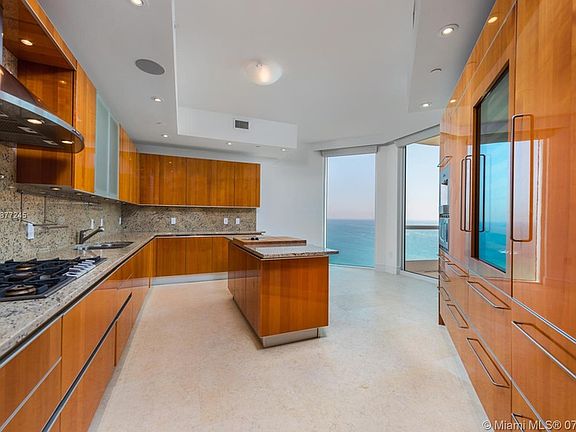 4th image of 16051 Collins Ave APT 1203