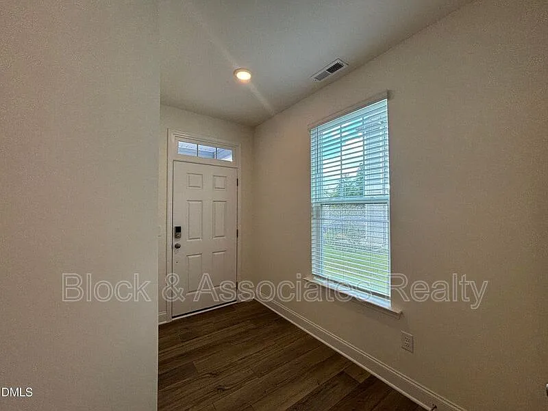 3 bed, 2.5 bath, $2,500 — Photo 4