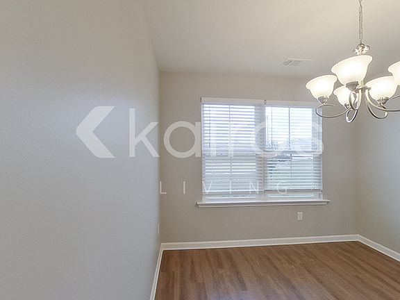 5th image of 202 Redwood Ct