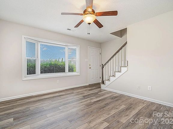 5th image of 430-442 Stoneycreek Ln
