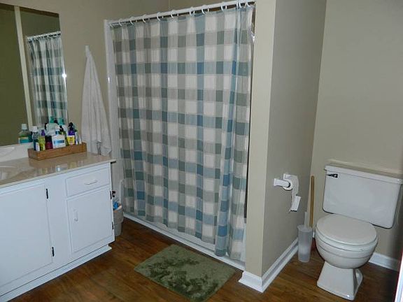 Master bath w/ hardwoods