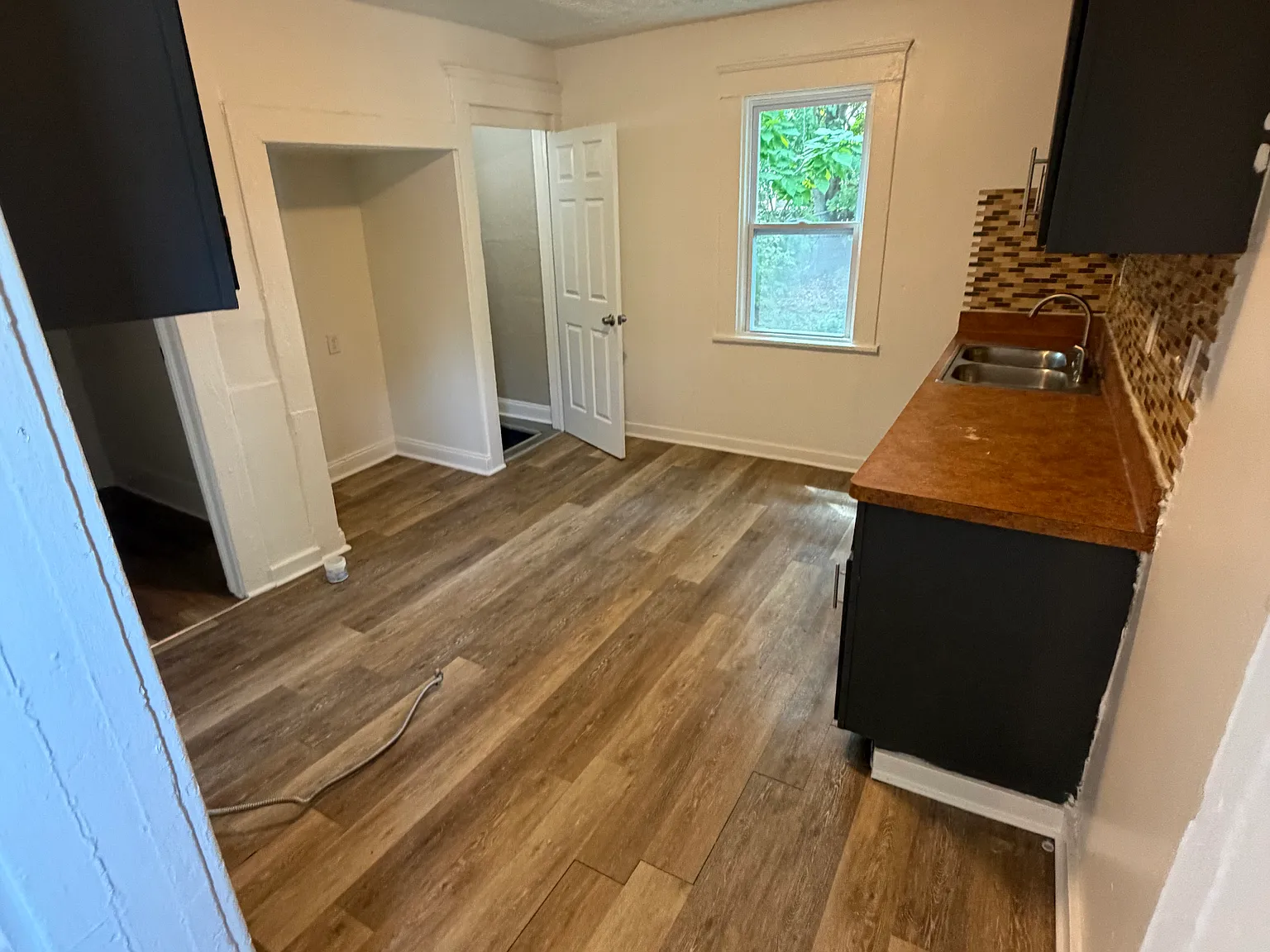 3 bed, $1,400 — Photo 2
