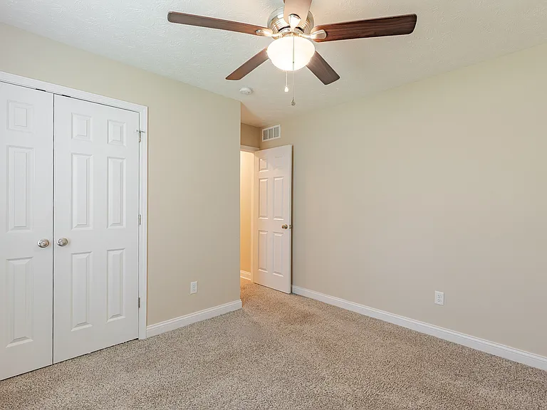 305 Breckinridge Cir — Photo 45
