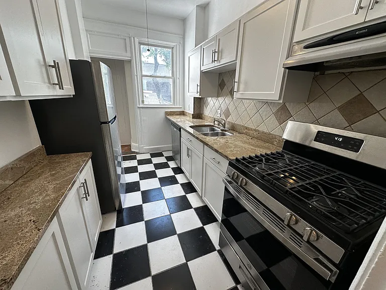 1223 F St NE — Photo 17