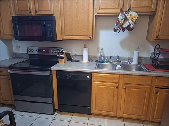 2nd image of 1571 Darren Cir