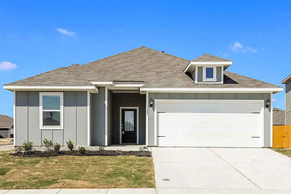 4 bed, 2.0 bath, 1724 sqft, $2,175 — Photo 1