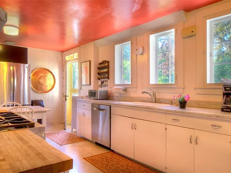 22 Castle Hill Ave — Photo 6