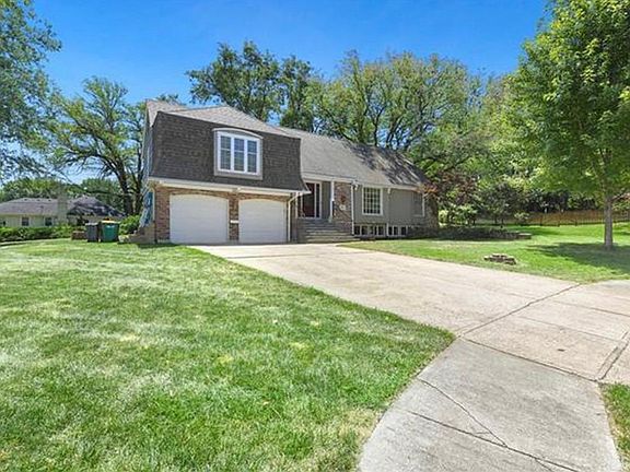 2nd image of 9115 Bel Air Cir