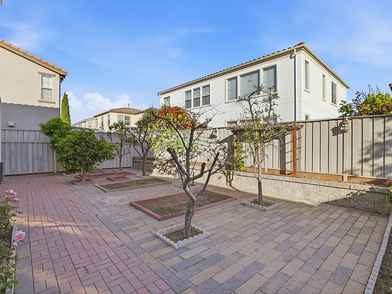 2582 Minuet Dr — Photo 31