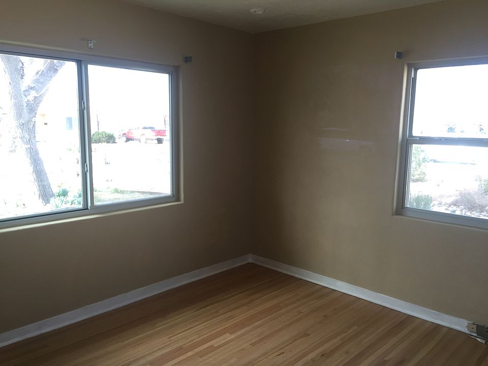 1st image of 416 Morningside Dr NE