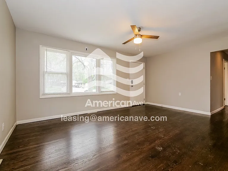 865772_004_living_room_13663315.jpg