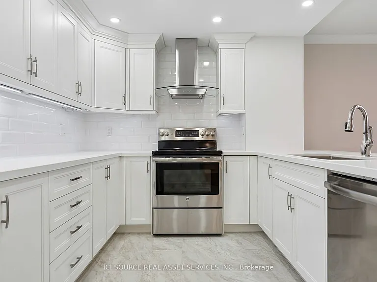 7601 Bathurst St #1003 — Photo 14