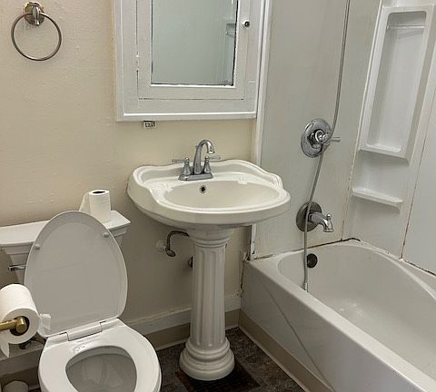 3rd image of 4113 Washington Ave