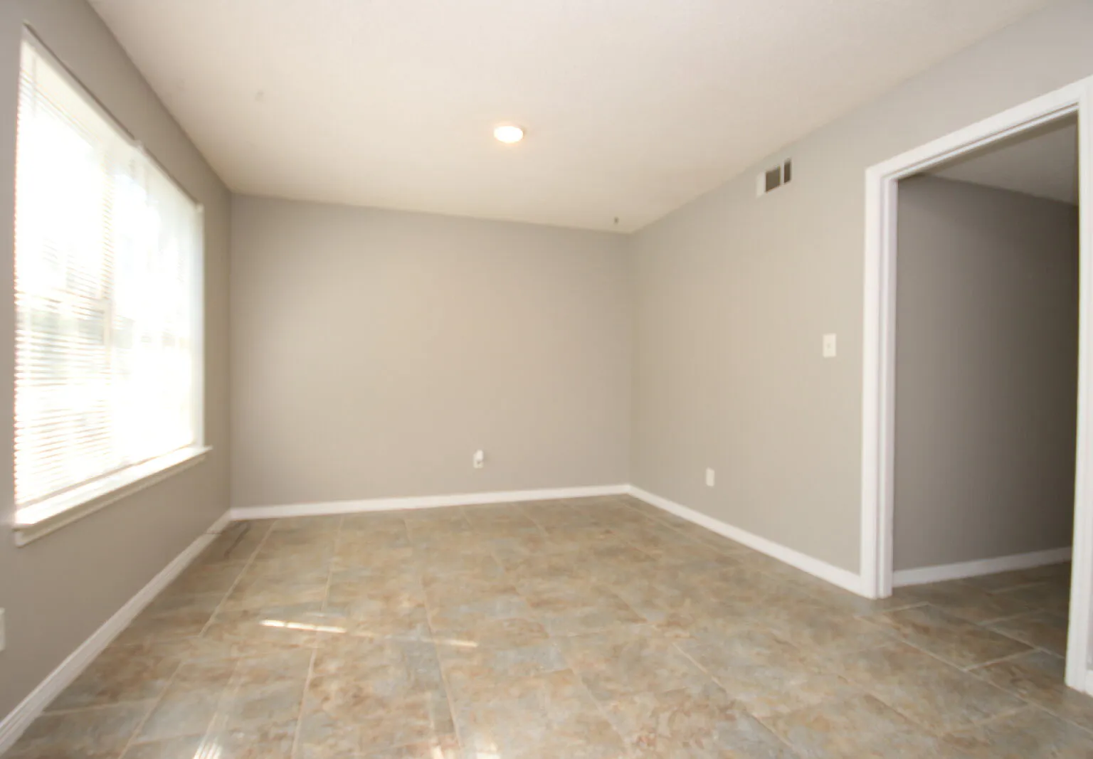 2 bed, 1.5 bath, 1425 sqft, $1,370 — Photo 4