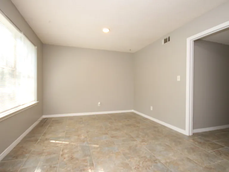 416 Waycross Ave — Photo 4