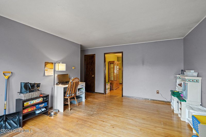 3rd image of 10 Flicker Drive