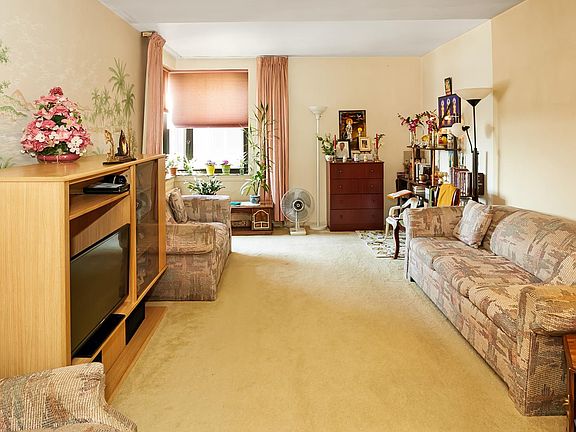 3rd image of 8809 Northern Blvd #401