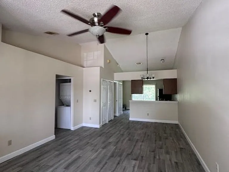 109 Reserve Cir #213 — Photo 3