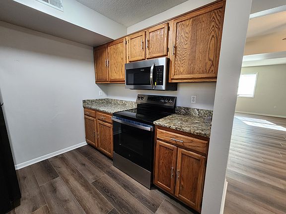 2nd image of 12730 Woodside Ln