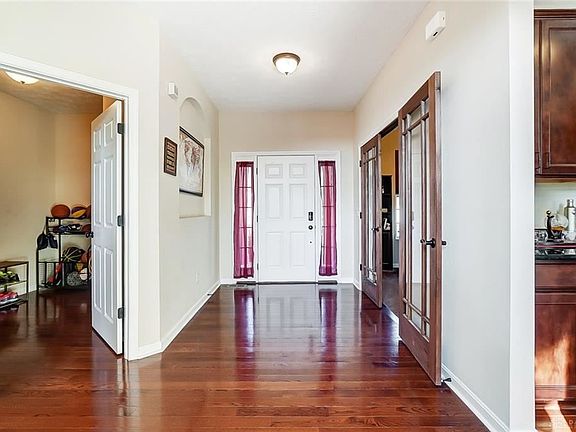4th image of 3047 Burr Oak Dr