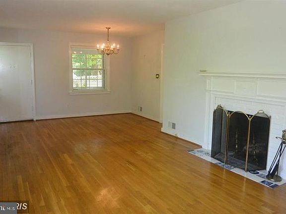 5th image of 702 W Timber Branch Pkwy