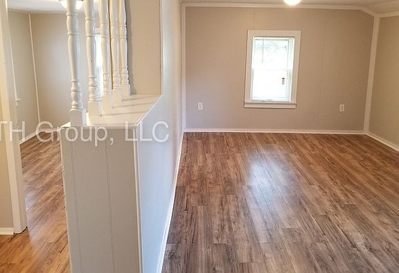 5th image of 868 Midland Ave