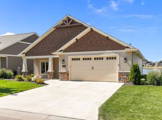 1425 Prairie Lake Cir, Neenah, WI 54956