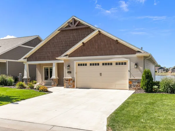 1425 Prairie Lake Cir, Neenah, WI 54956