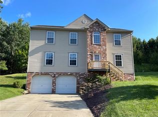 2049 Blossom Dr, Gibsonia, PA 15044