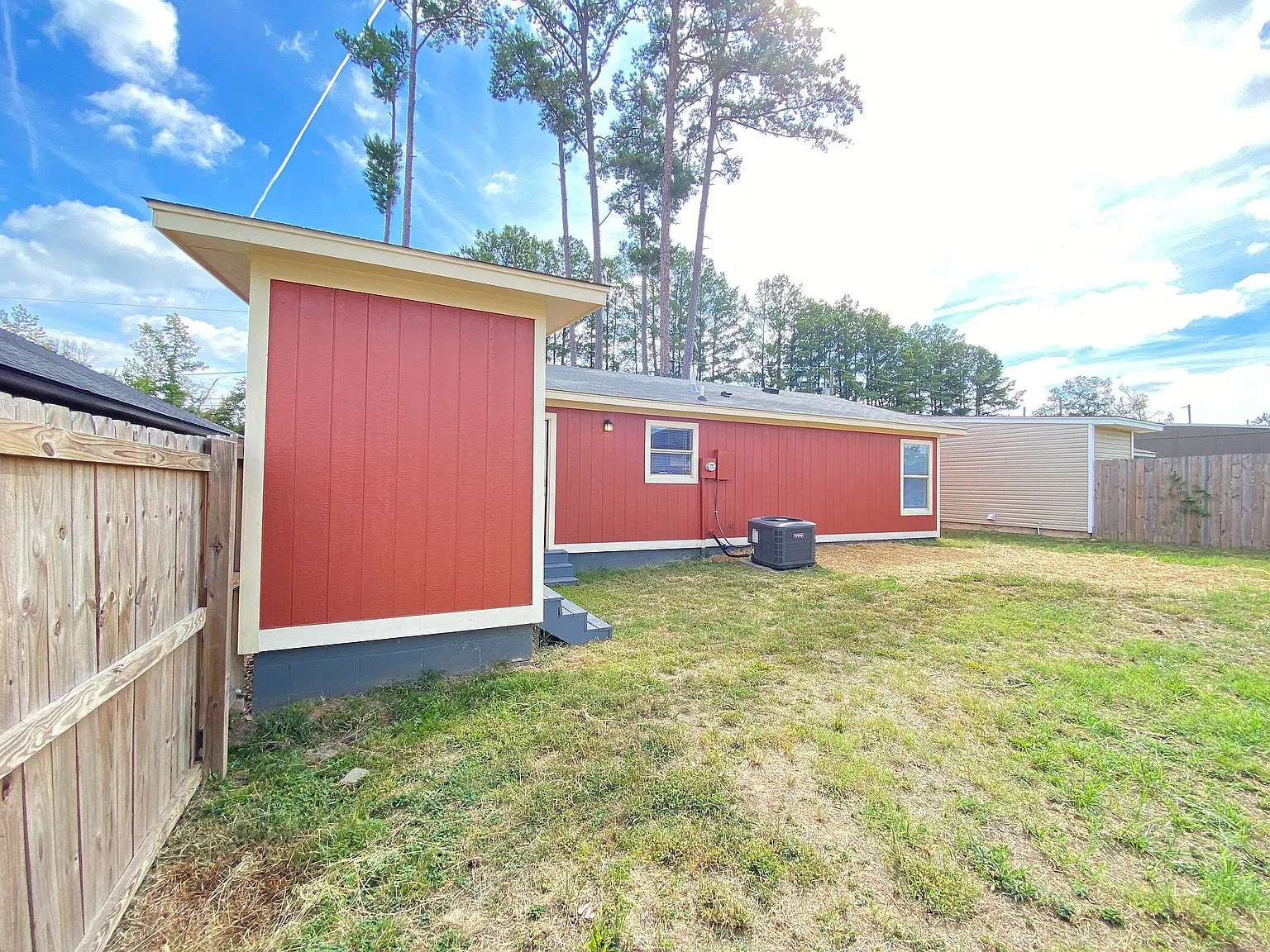 2220 Loop Acres Dr — Photo 3