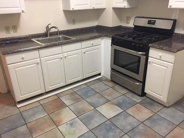 2 bed, 700 sqft, $3,500 — Photo 2