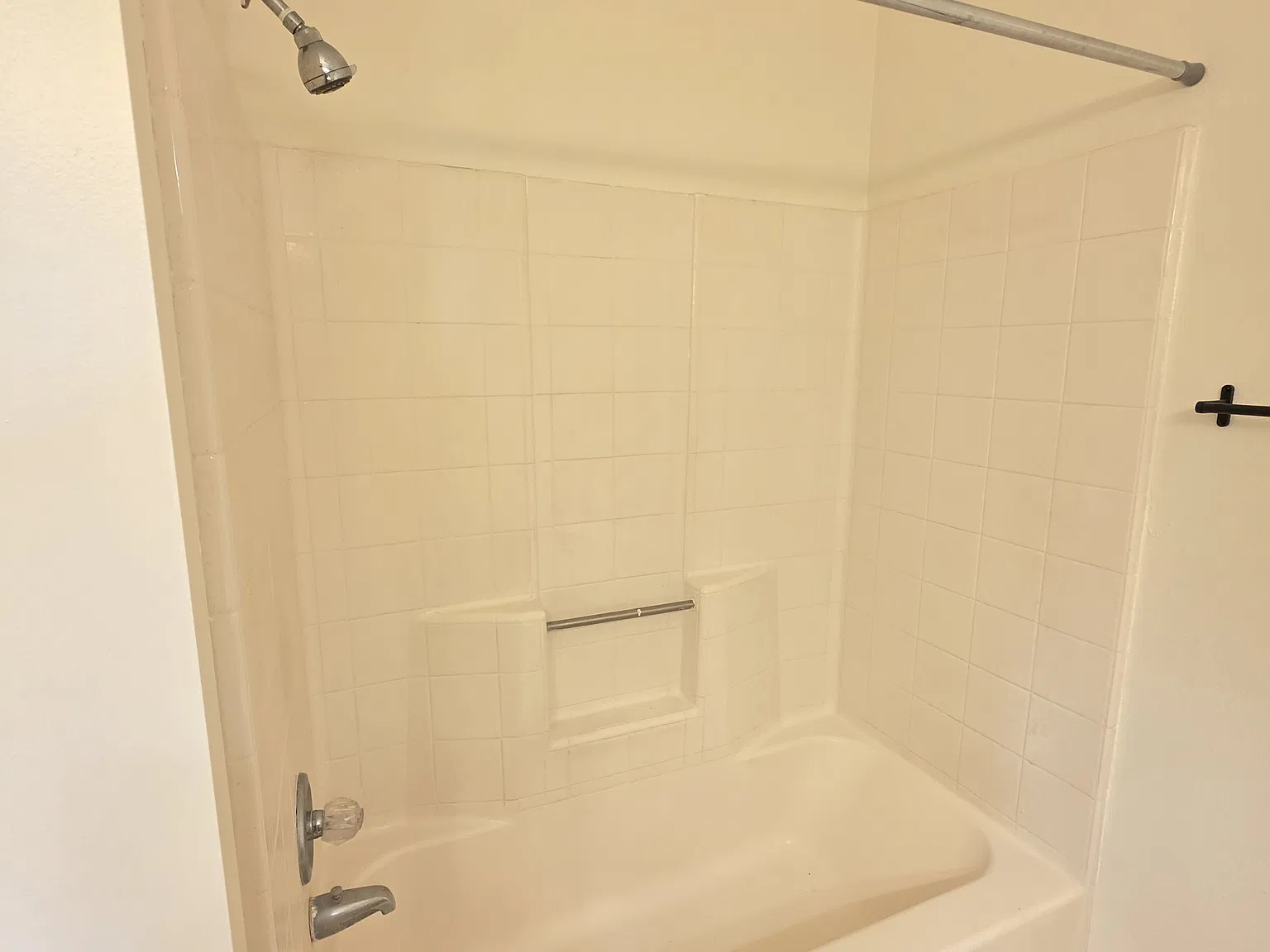 3 bed, 1311 sqft, $1,975 — Photo 2