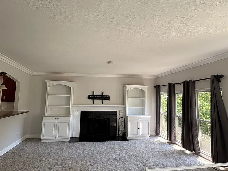 4839 Hillsdale Cir — Photo 6