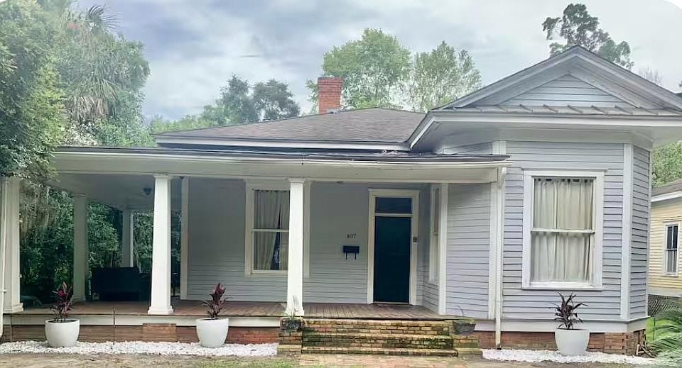 1st image of 407 Floyd St
