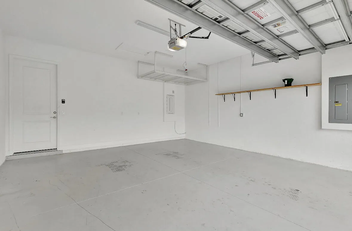 3 bed, 3.0 bath, 2042 sqft, $3,500 — Photo 4