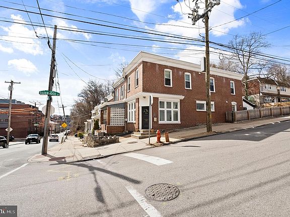 2nd image of 300 Leverington Ave