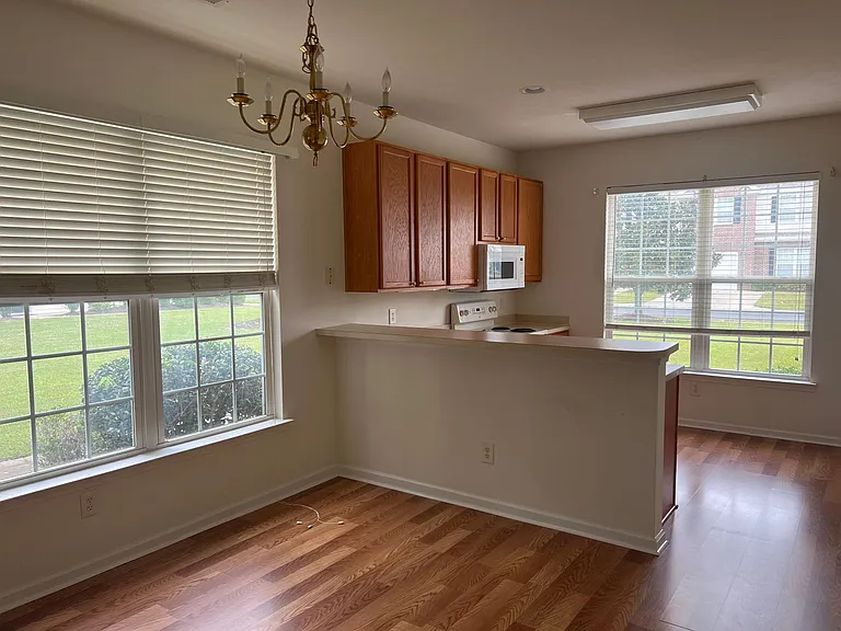 281 Connemara Dr #E — Photo 6