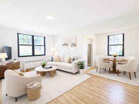 7025A Park Dr E, Flushing, NY