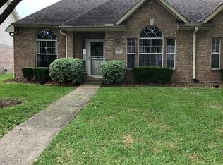 906 Garden Walk Dr, La Porte, TX 77571