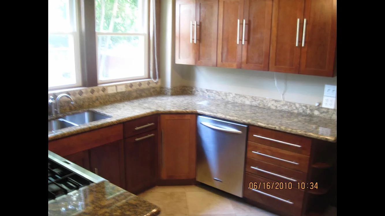 208 Orchard Pl — Photo 3