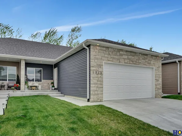 1713 NW 52nd St, Lincoln, NE 68528